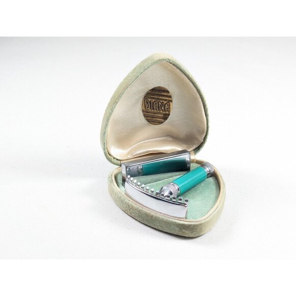 Vintage Diana travel razor in blue green heart shaped box, Robin eggs blue - Picture 4 of 9